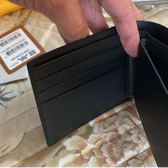 NWT Men’s MCM Himmel Black Leather Trifold Wallet - Picture 7 of 9